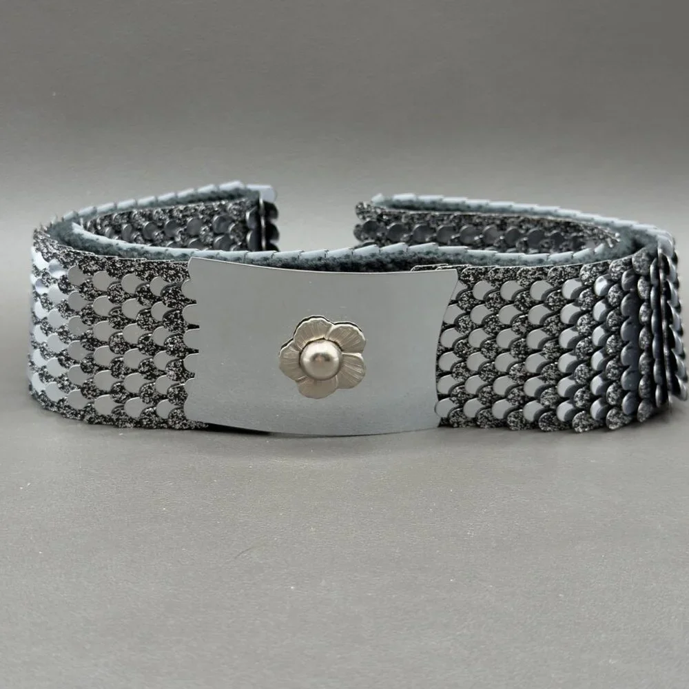 Vintage Women's Belt Small Medium Silver Fish Scale Metal Stretch Floral Buckle